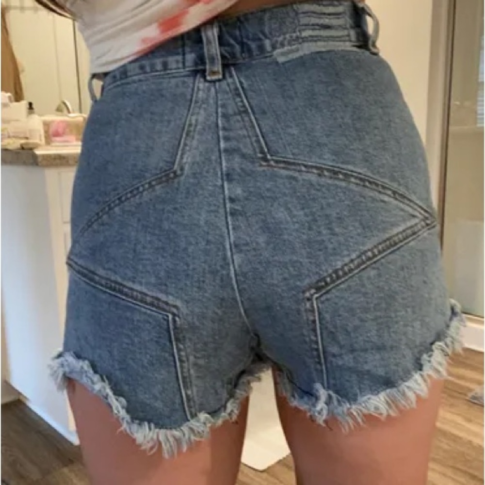 Revice star butt shorts !! Only worn once to try on, super high rise, super cute